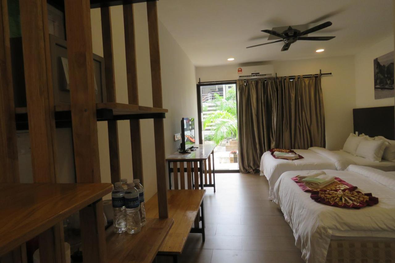 The Barat Tioman Beach Resort Kampong Juara Экстерьер фото